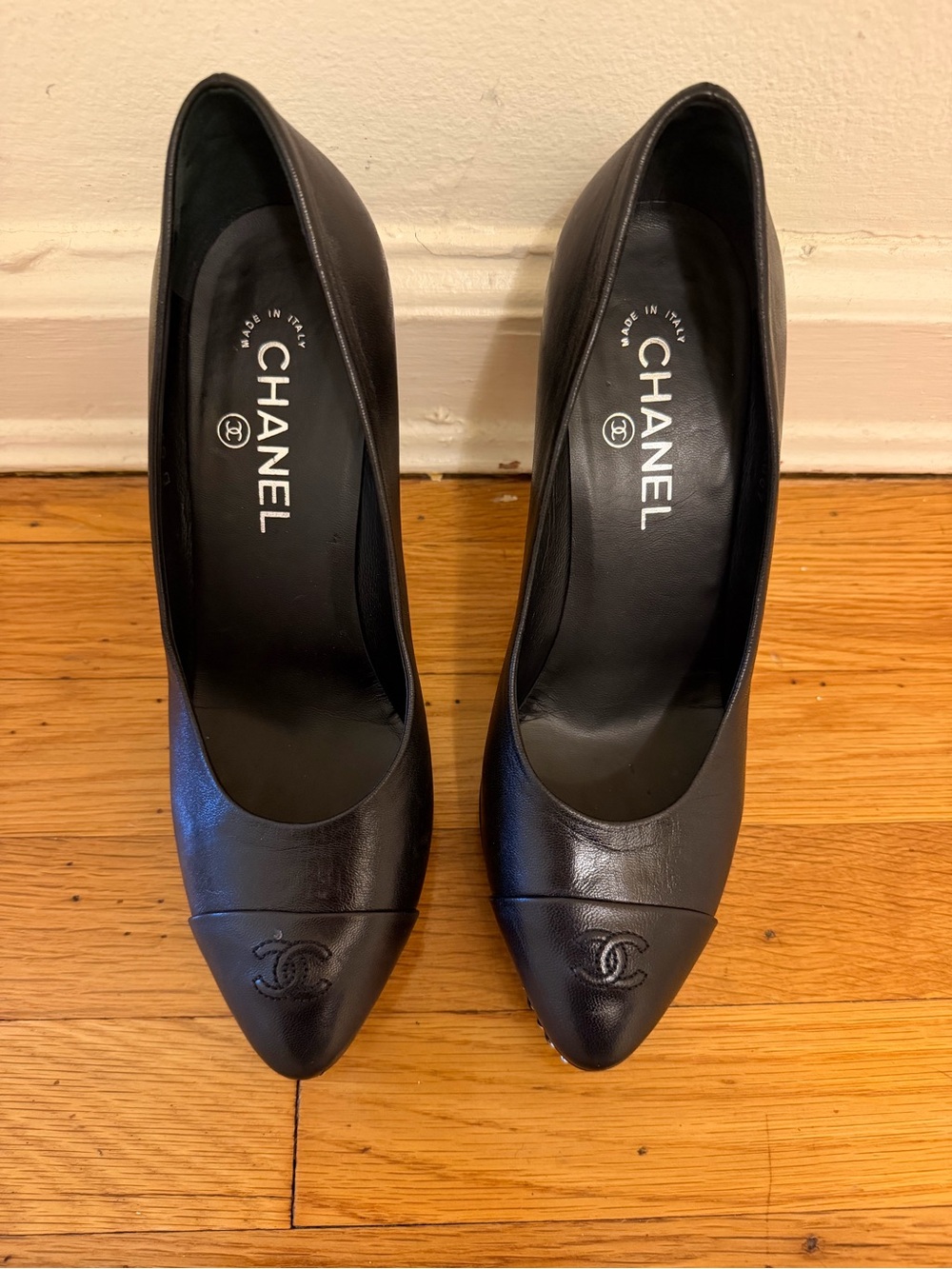 CHANEL Cap Toe Interlocking CC
Chain Platform Pump Heels Sz 40